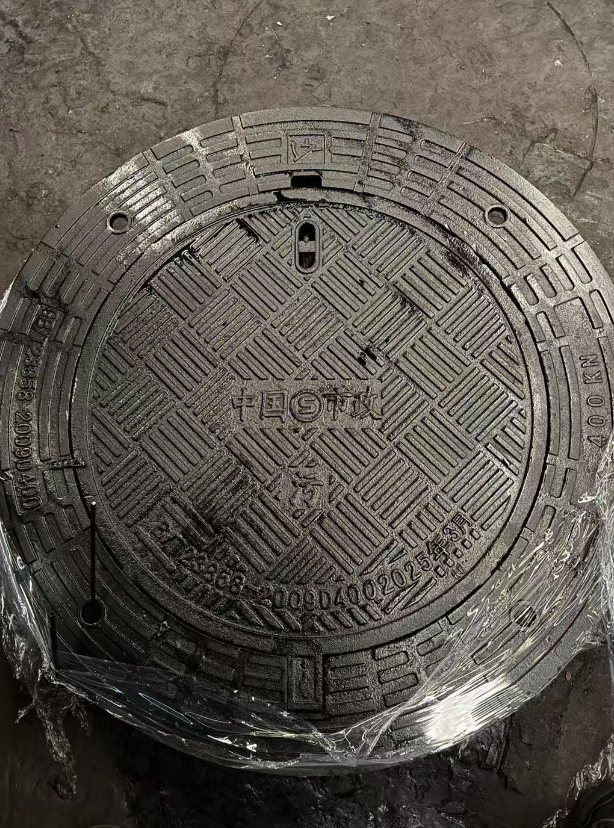 雨城球墨铸铁防沉降井盖展示